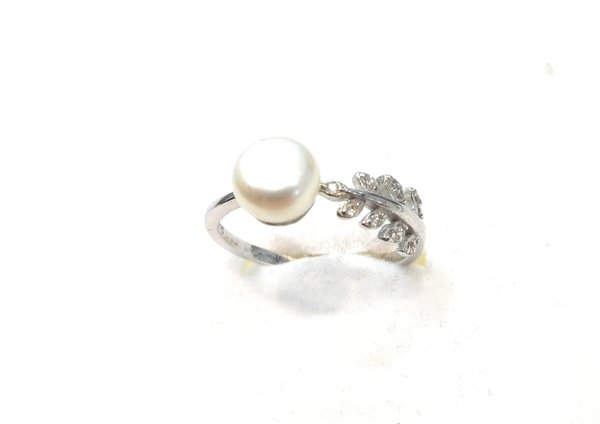 Anello foglia zirconata bianca e perla argento 925‰
